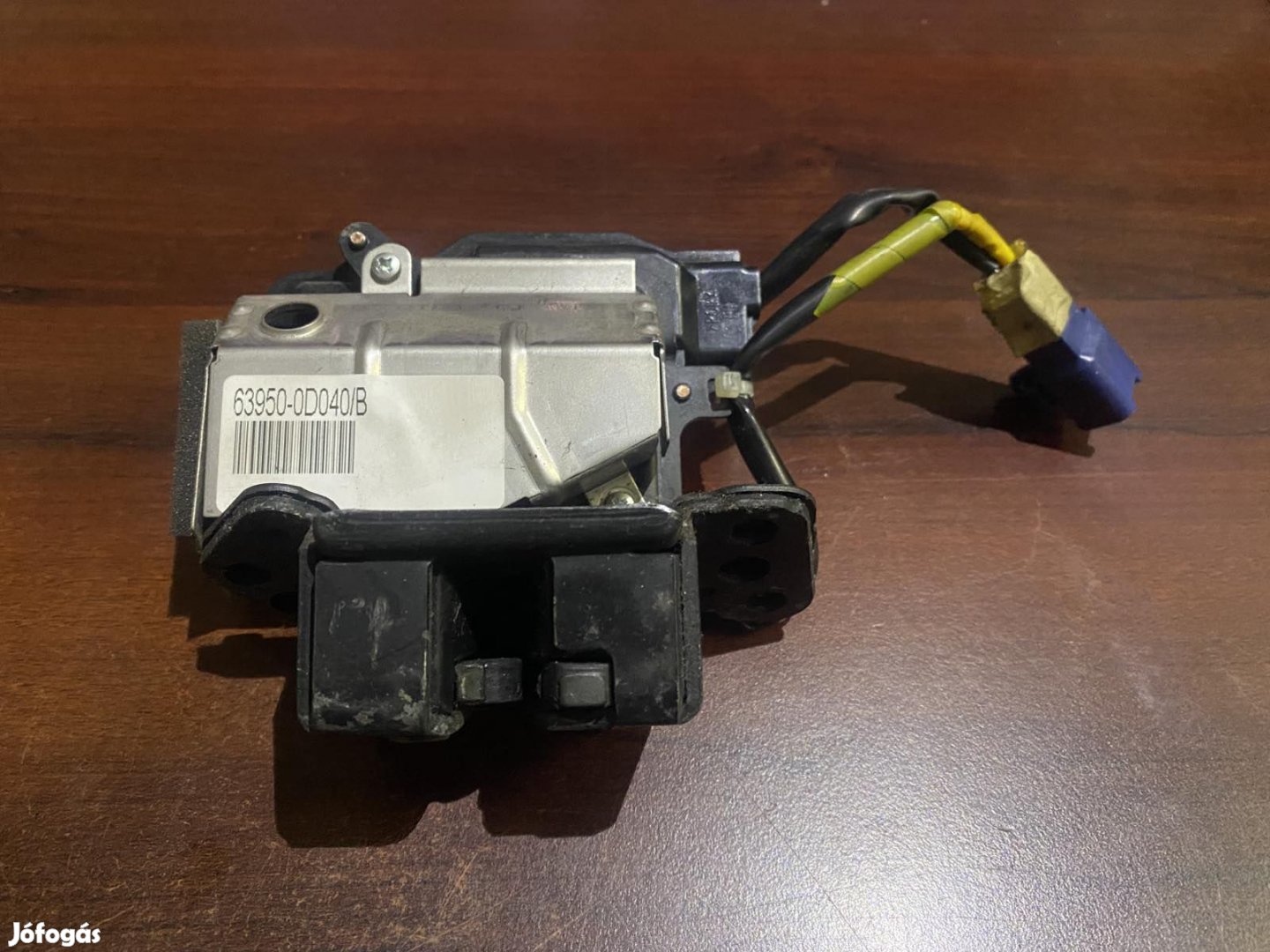 Toyota Yaris csomagtér zár 69350-0D040 eladó