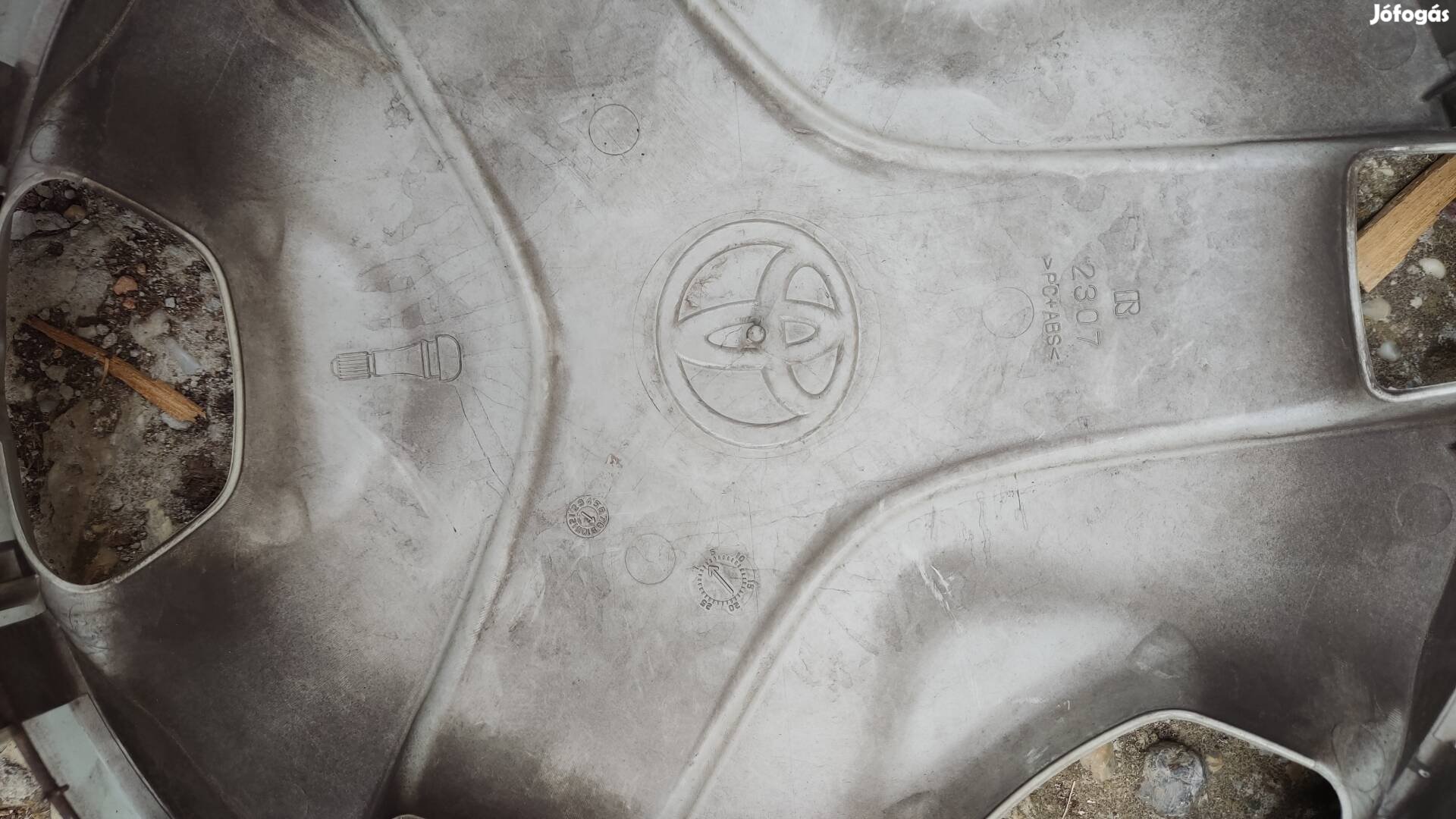 Toyota Yaris dísztárcsa 