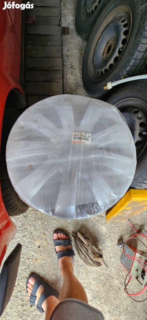 Toyota Yaris dísztárcsa, gyári, becsomagolt állapot! 15"