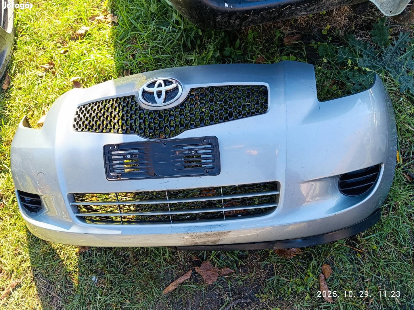 Toyota Yaris első lökhárító 