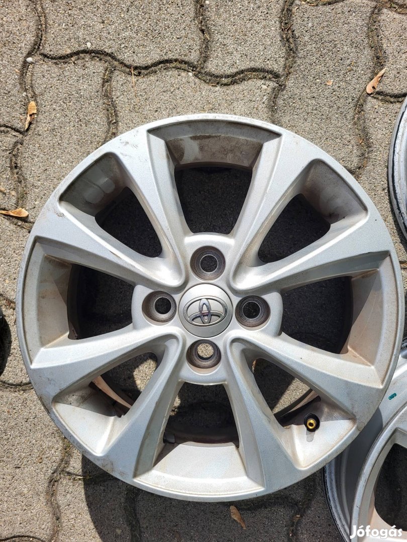 Toyota Yaris gyári alufelni 4x100 15" ET39 