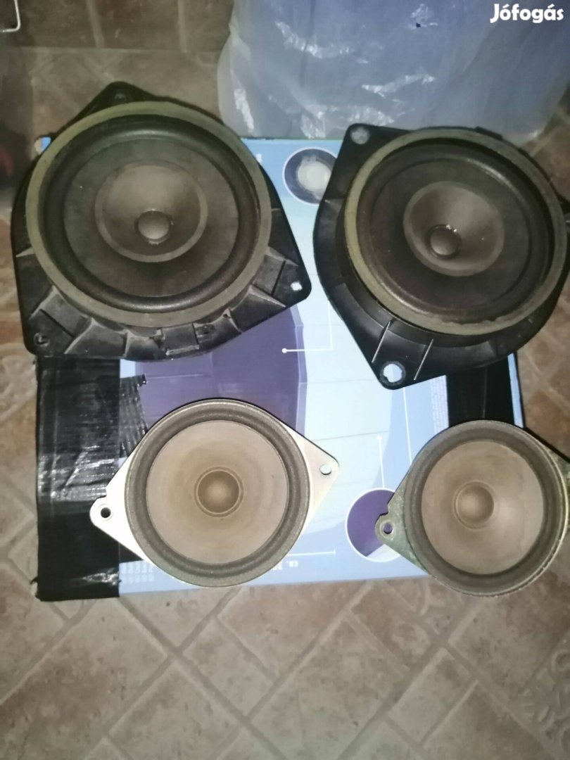 Toyota Yaris gyári hangszórók párok 10 és 13 cm