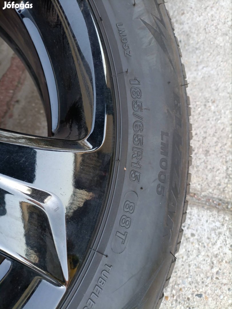 Toyota Yaris gyári r15' alufelni garnitúra téli gumival 