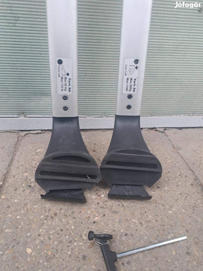 Toyota Yaris gyári tetősín