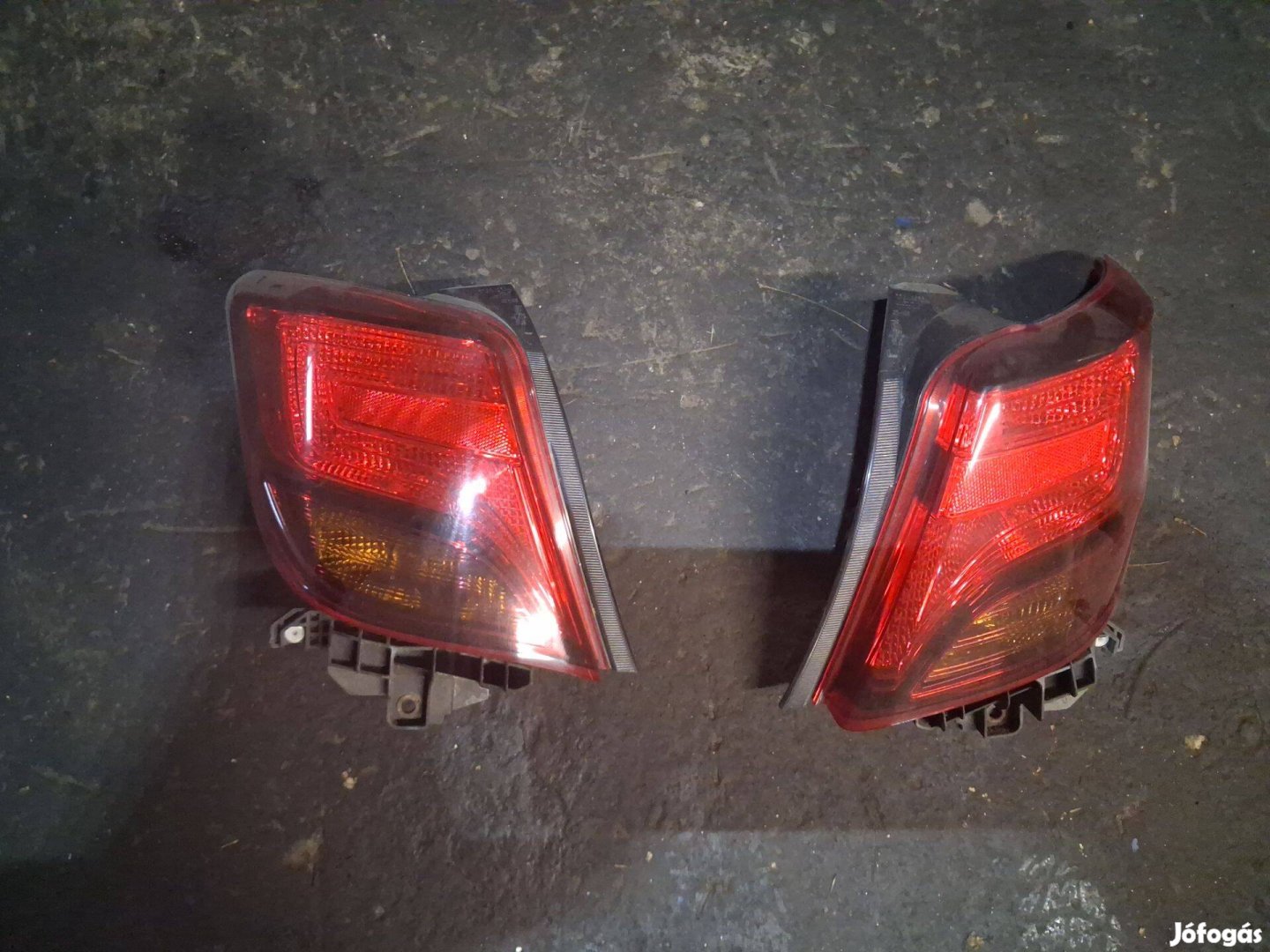 Toyota Yaris hátsólámpa 2015-2018 nem ledes