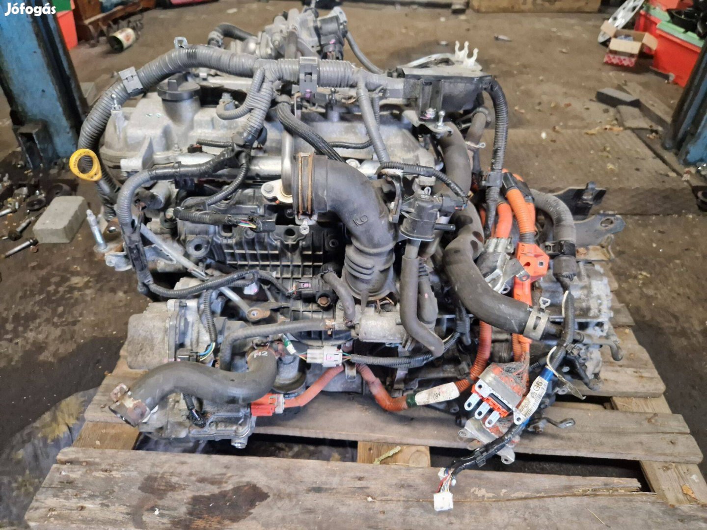 Toyota Yaris hybrid motor 2012-2020 fűzött blokkhengerfej