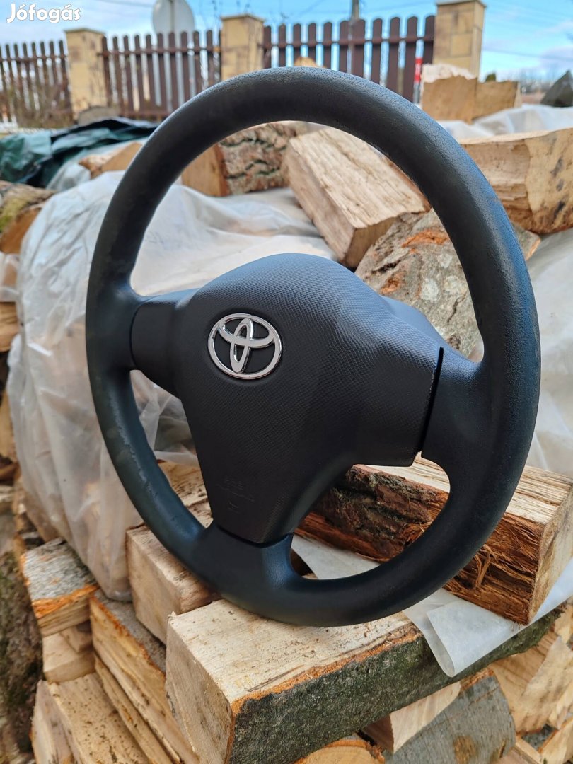 Toyota Yaris kormány légzsákkal 