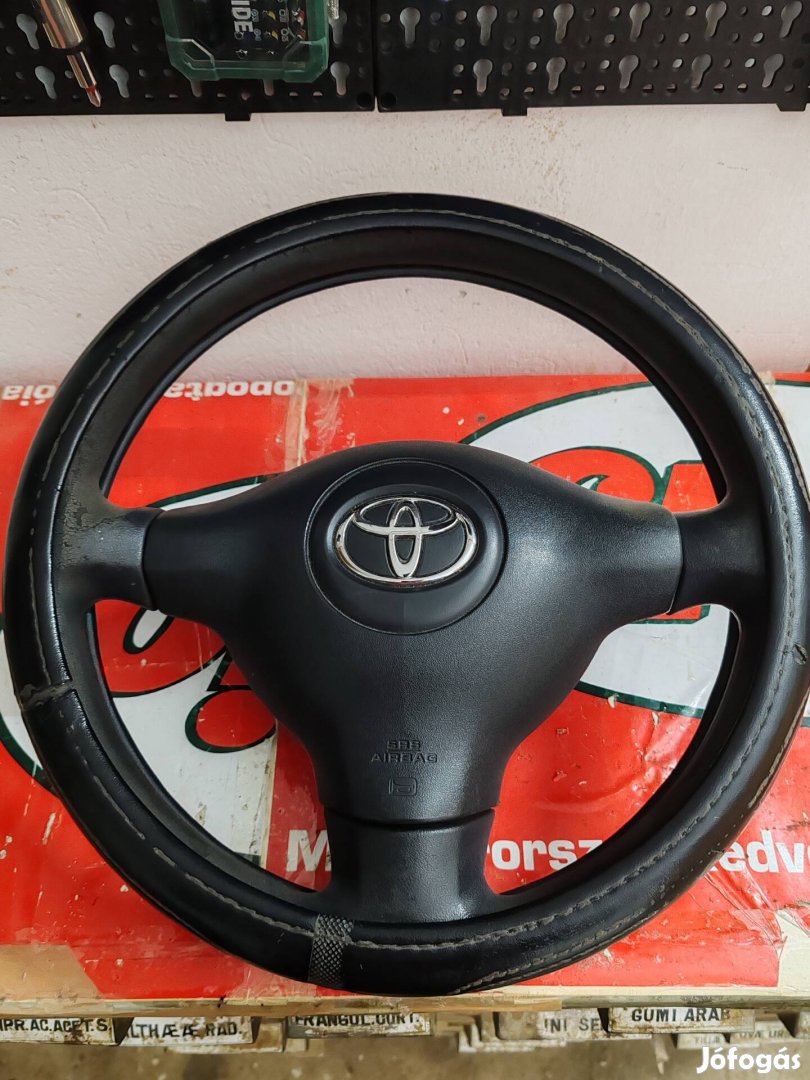 Toyota Yaris l es kormány 