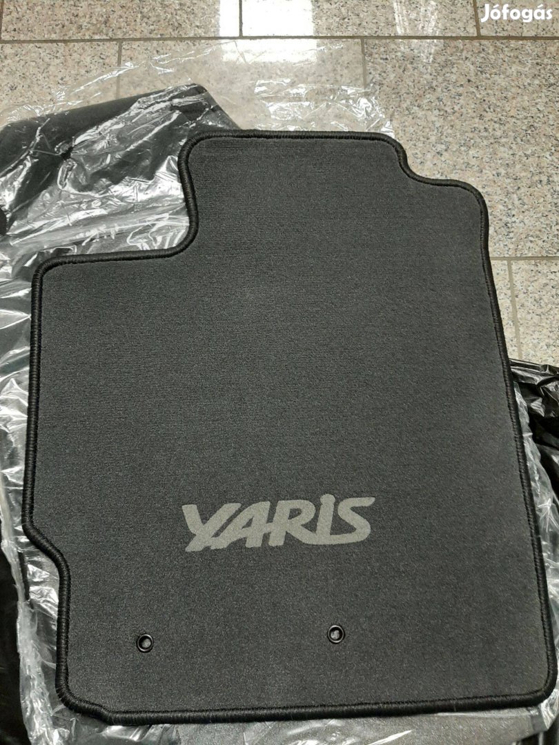 Toyota Yaris szövet szőnyeggarnitúra