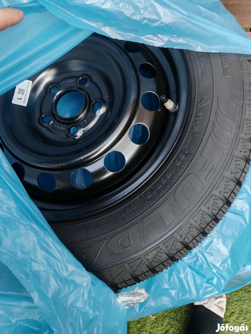Toyota Yaris új téli szerelt kérek eladó.