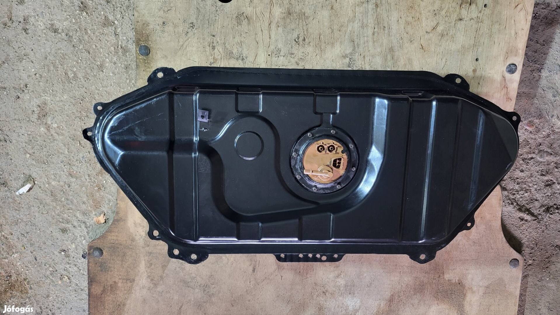 Toyota Yaris üzemanyag tank. 1999-2002