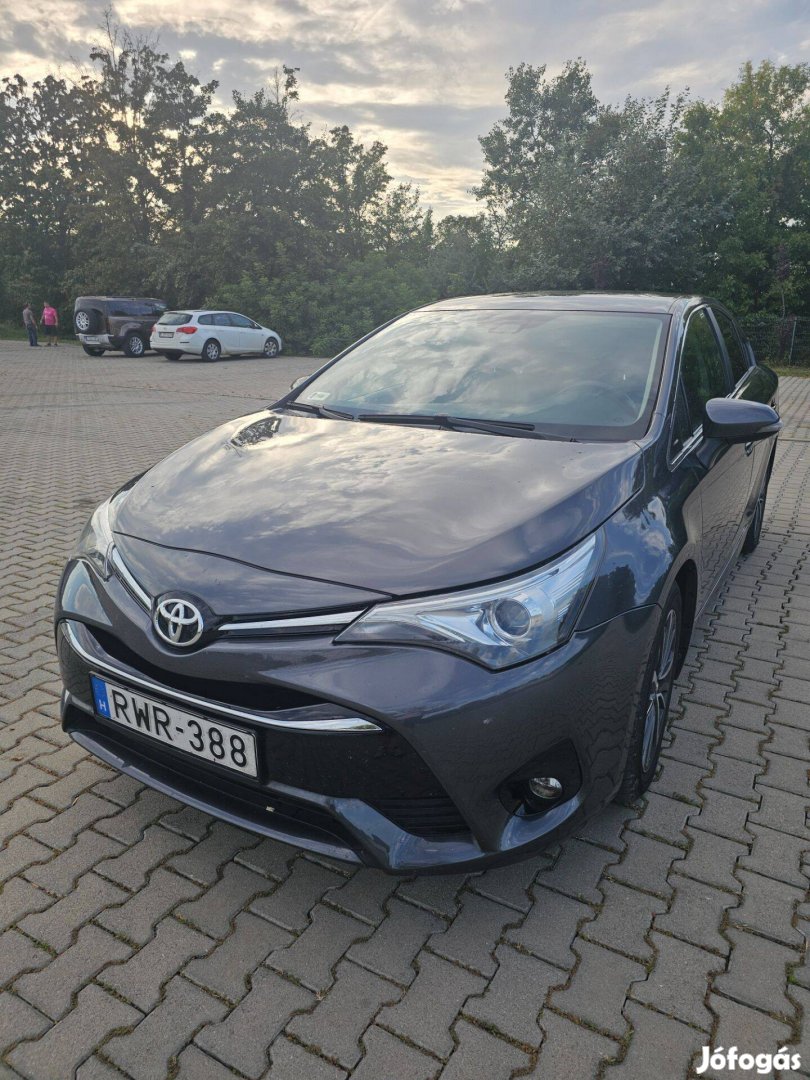 Toyota (J) Avensis 2.0 D-4D Executive