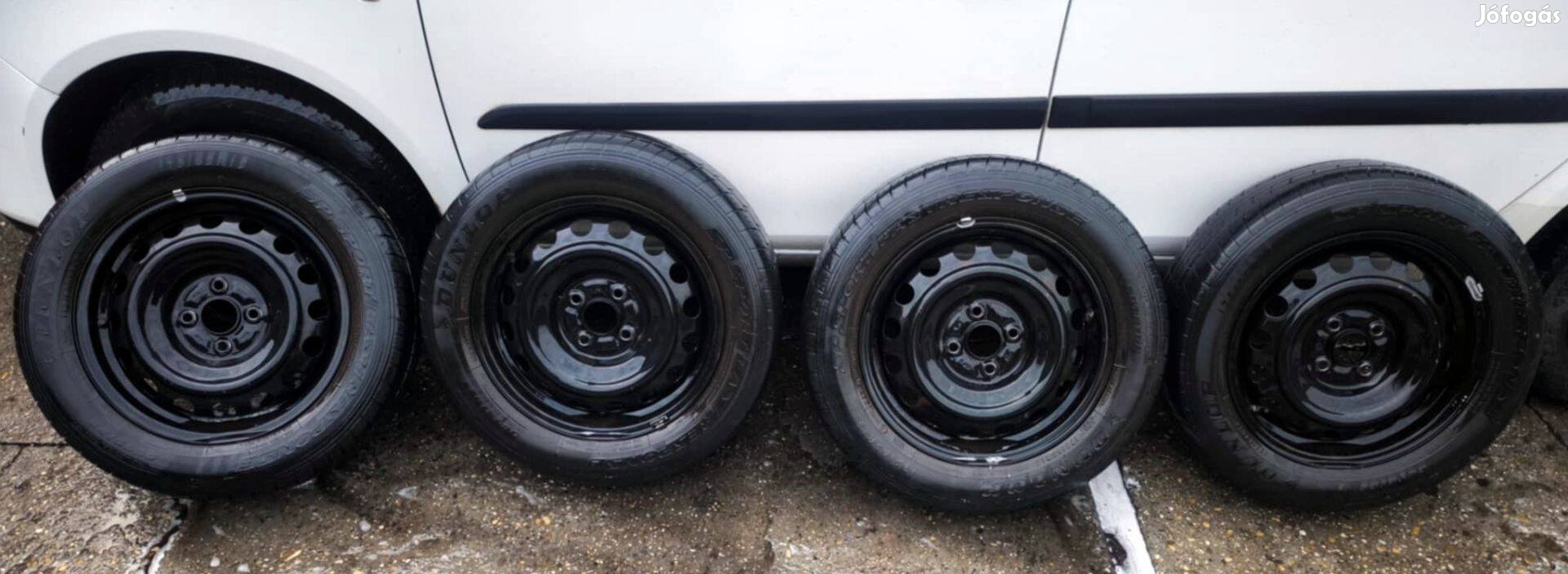 Toyota, Suzuki, Honda 4x100 felniszett 175 / 65 R15 Dunlop nyári gumik
