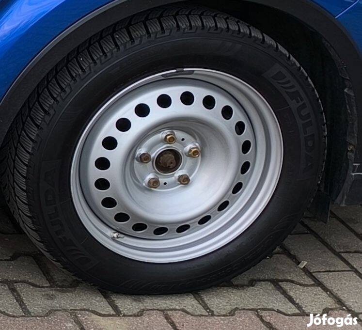 Toyota acél felni téli gumikkal