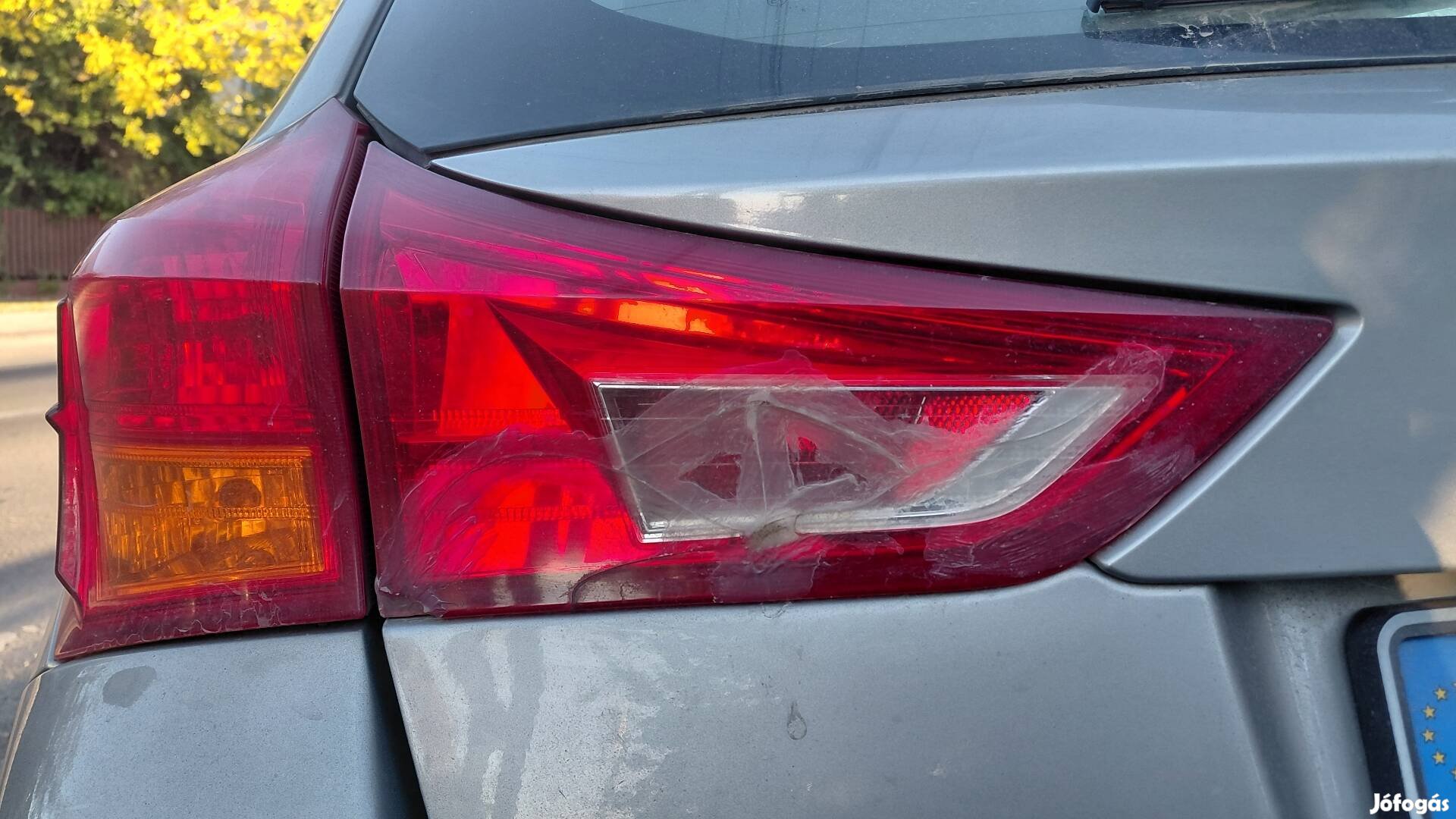 Toyota auris bal hátsó belső lámpa elado