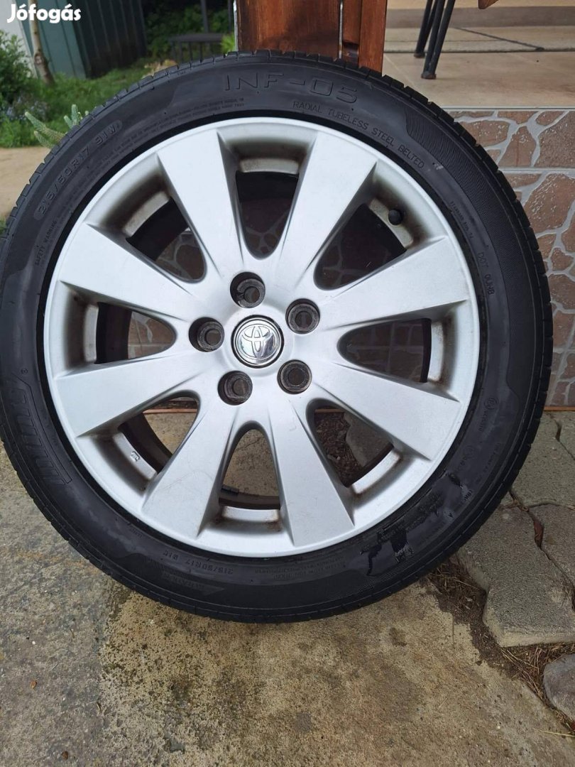 Toyota avensis nyári gumi szett felnikkel