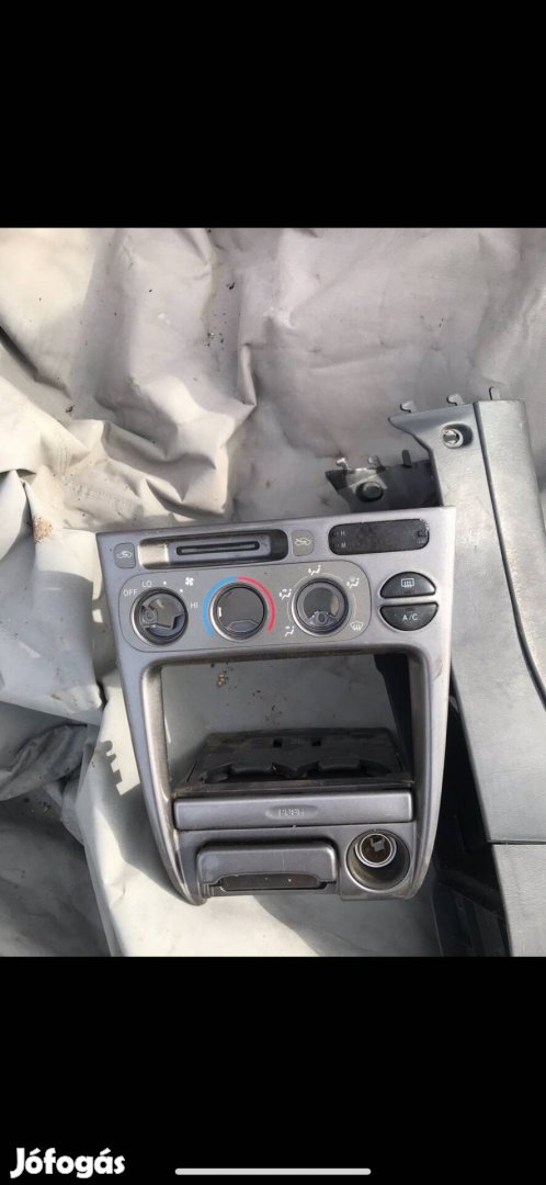 Toyota corolla 1999 alkatrészek eladó.