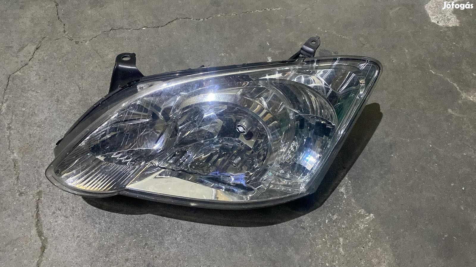 Toyota corolla bal első lámpa 81170-02380 eladó