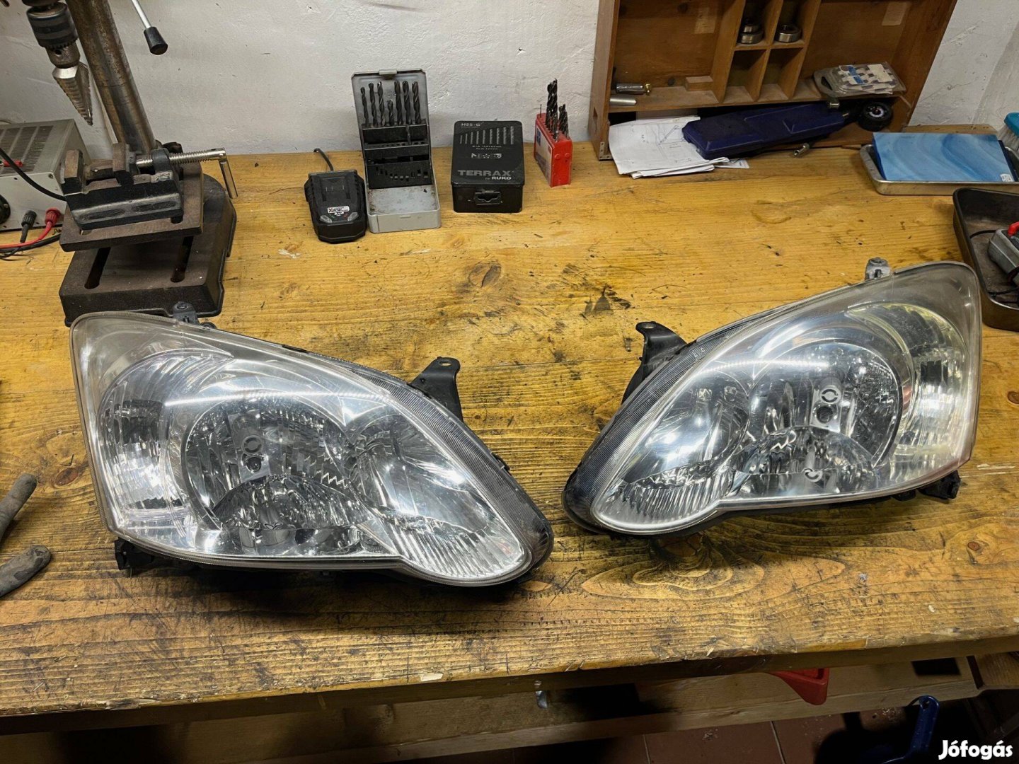 Toyota corolla fényszóró pár
