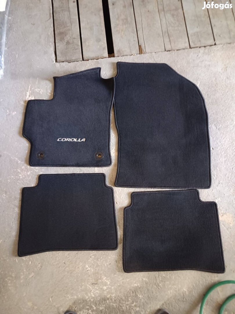 Toyota corolla szövet szőnyegszett eladó 