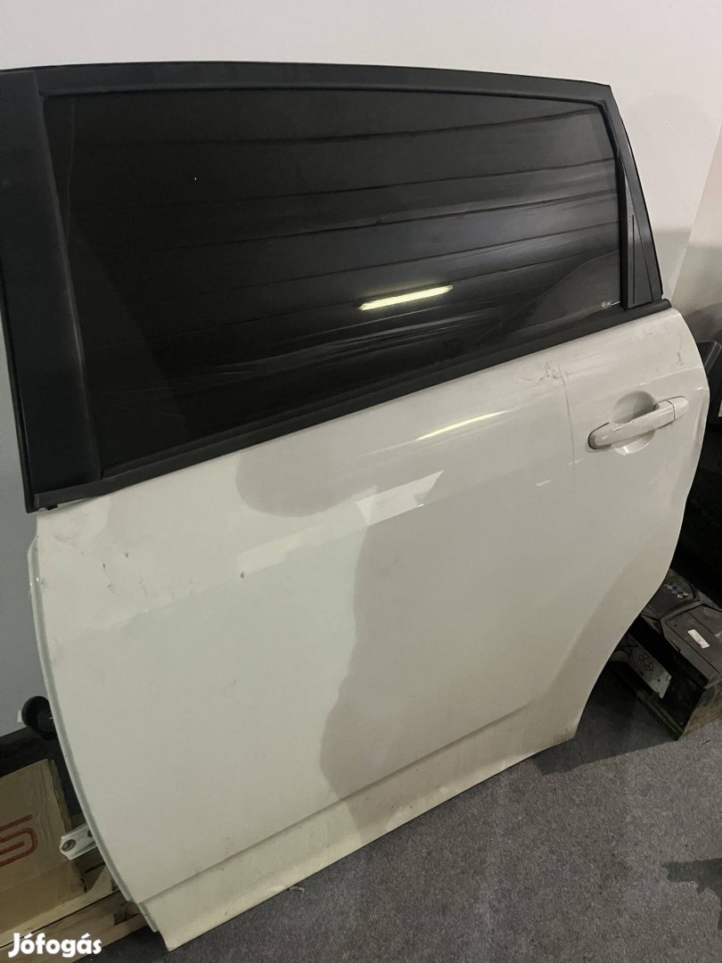 Toyota corolla verso bal hátsó ajtó