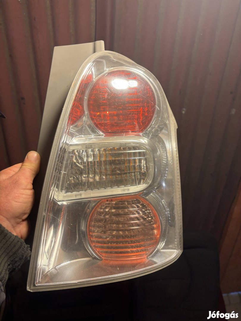 Toyota corolla verso hatso lampa