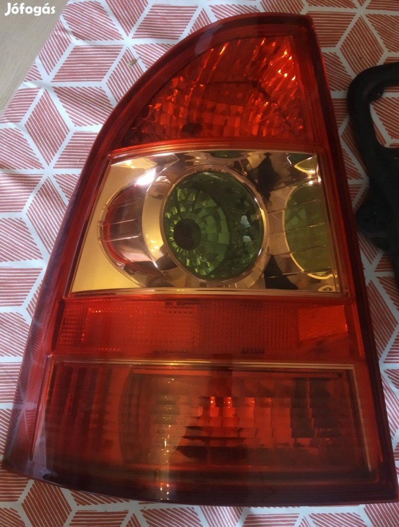 Toyota eredeti bal hátsó lámpa