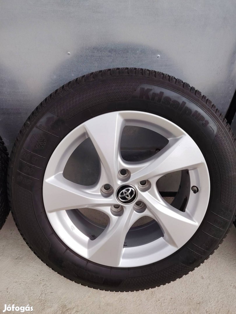 Toyota gyári 17" alufelni szett Tpms szenzorokkal Kleber téli gumival 