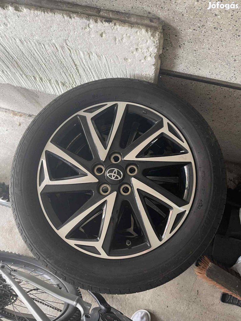 Toyota gyári Alufelni 4db ,új gumikkal,és 4db szenzorral
