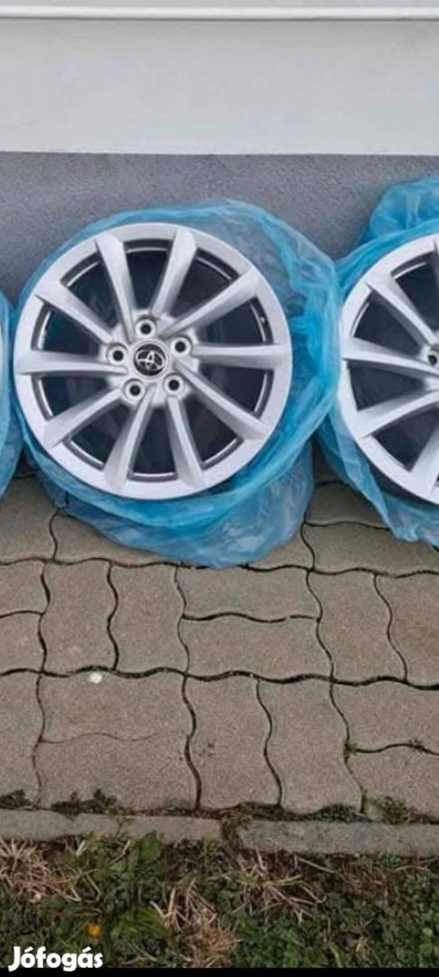 Toyota gyári R17' alufelni szenzorral 
