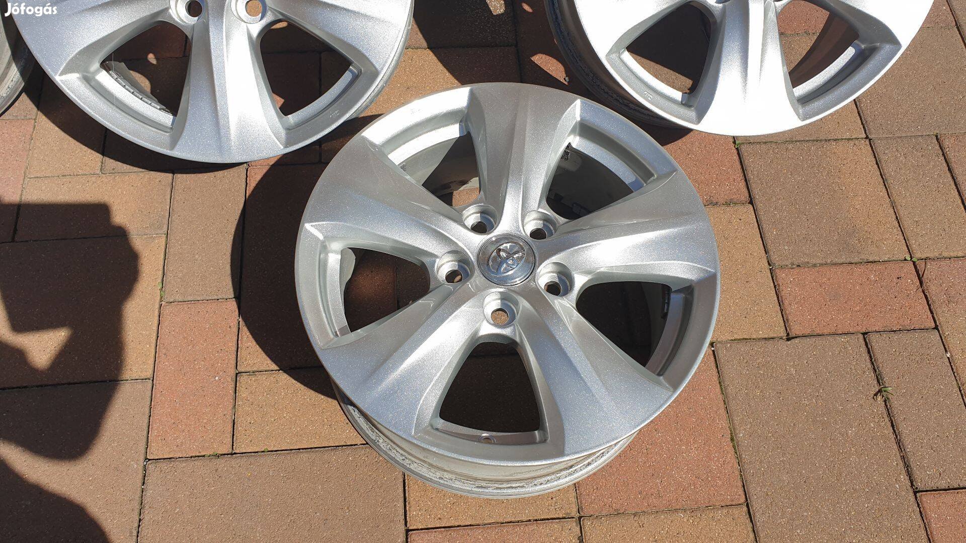 Toyota gyári alufelni 16 " col , új tpms szelep , tip-top állapot