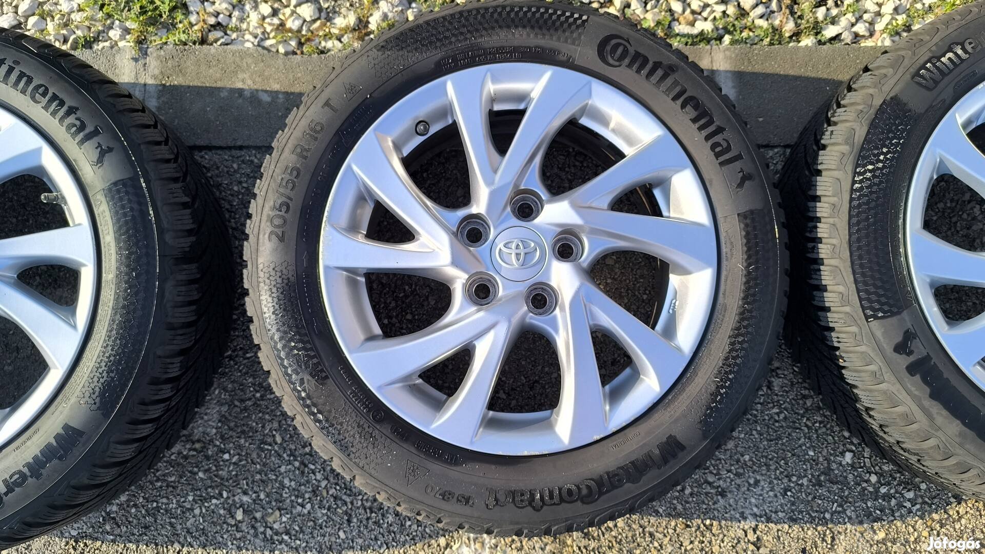 Toyota gyári alufelni szett 16" Continental téligumikkal
