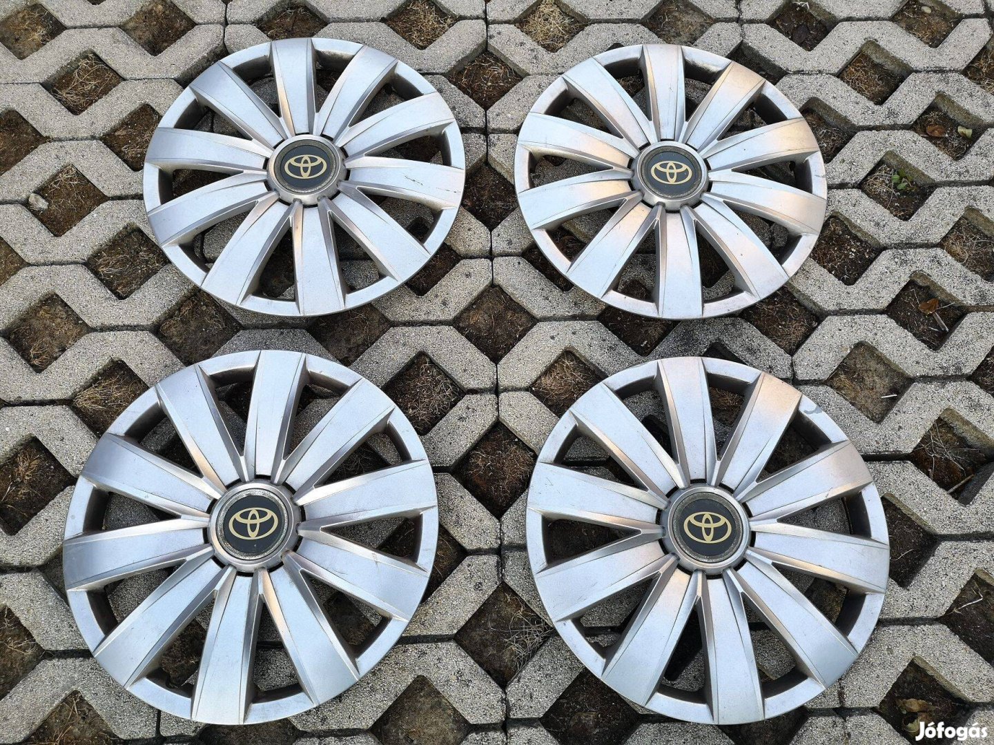 Toyota gyári dísztárcsa 16" 4 db