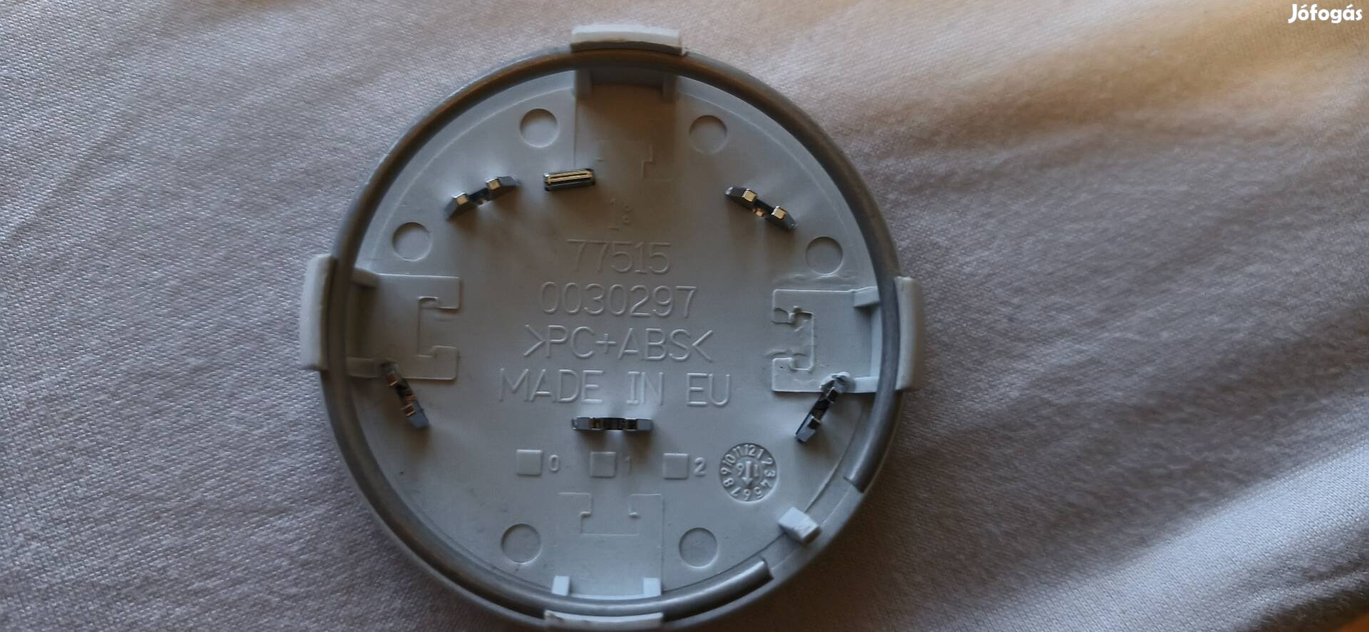 Toyota gyári ezüst alufelni közép díszkupak 62mm 4db