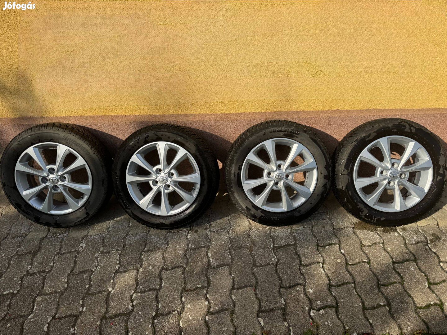 Toyota gyári felni R15 téli gumival