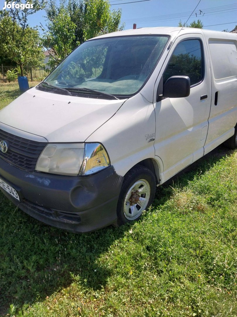 Toyota hiace 2.5d4d,4x4-es,3 szem kis tgk elado