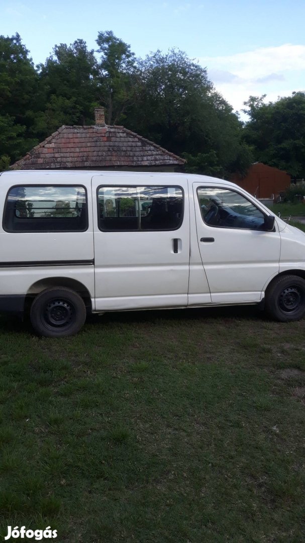 Toyota hiace 6személyes csere érd.