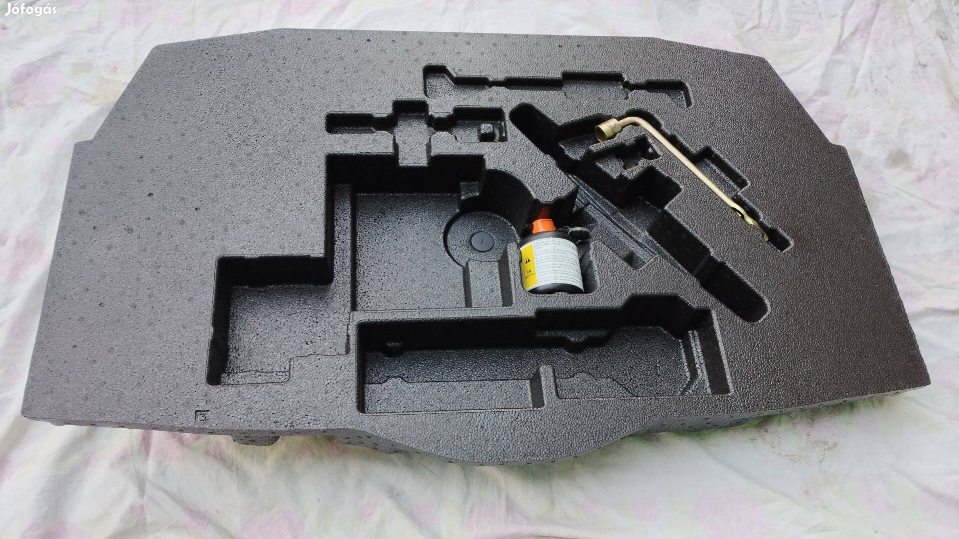 Toyota hibrid C-HR CHR Pótkerék szerszámtartó szerszámrendező 2016után