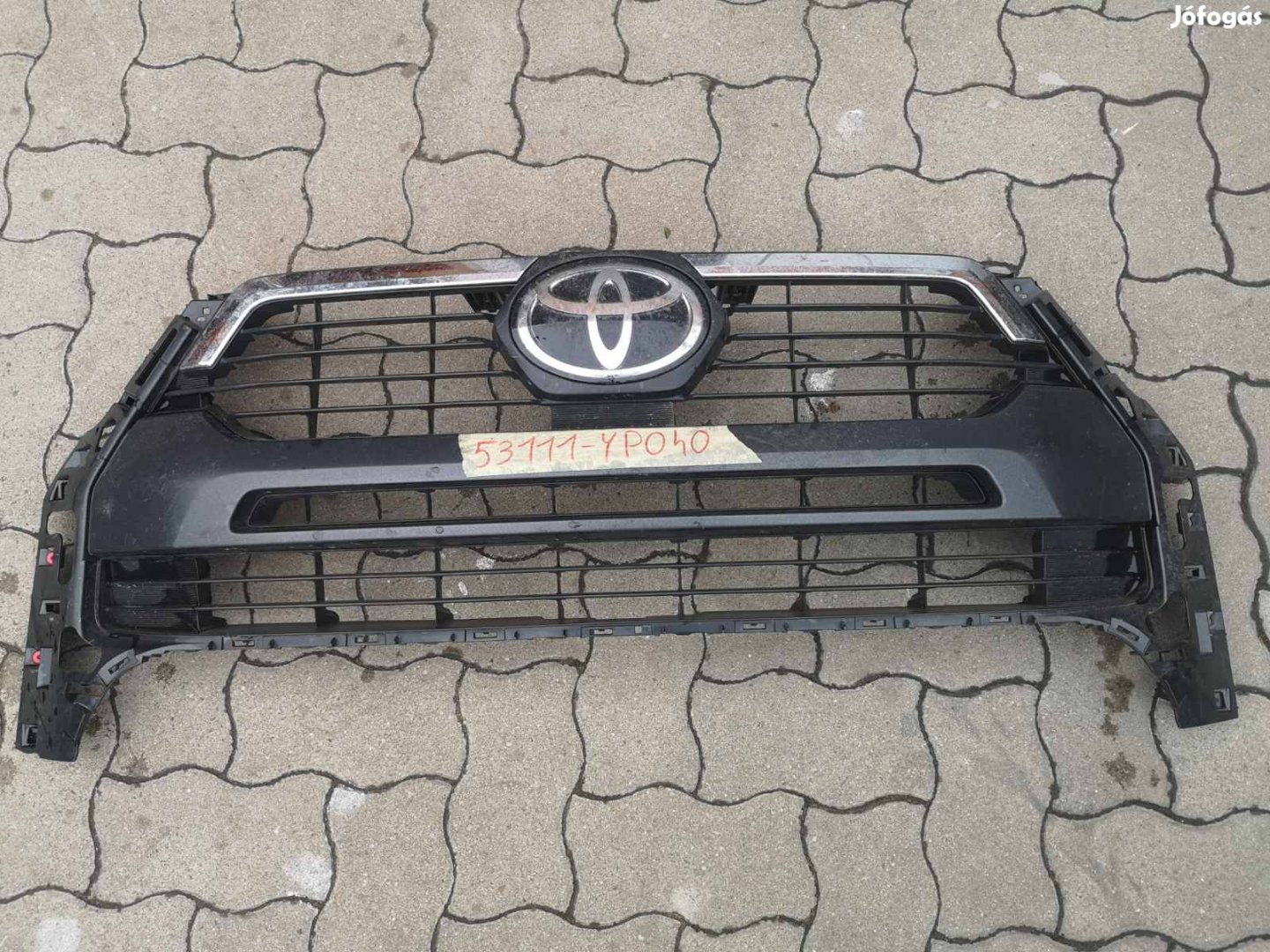 Toyota hilux 8 hűtőrács 53111-YP040 eladó