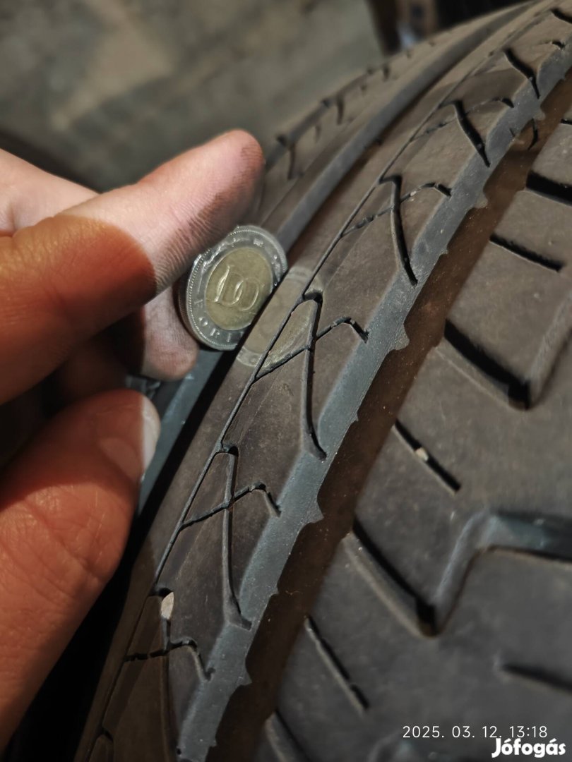 Toyota lemezfelni. 5x114.3 R15 használható gumikkal.