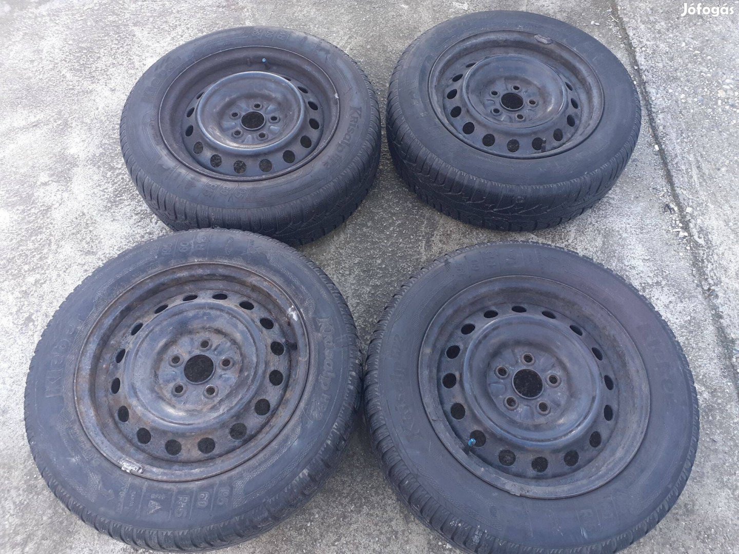 Toyota lemezfelni garnitúra 5x100,195/60 R15 téli gumik