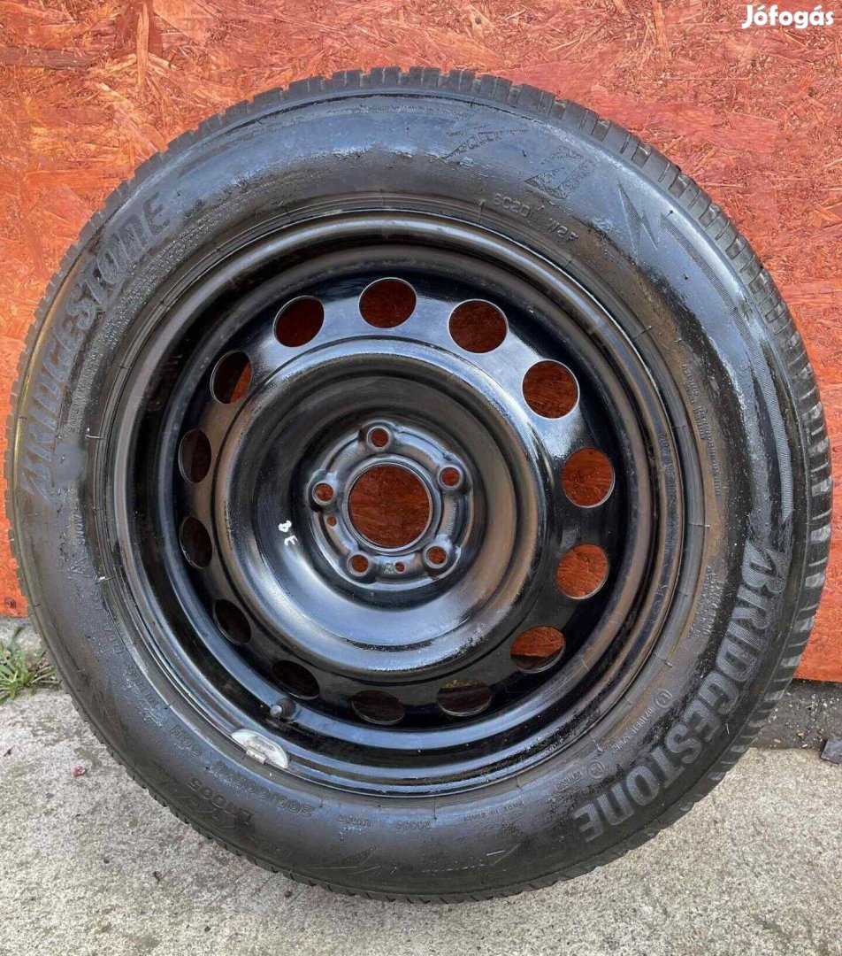Toyota lemezfelni szett téligumival. 205/60R16