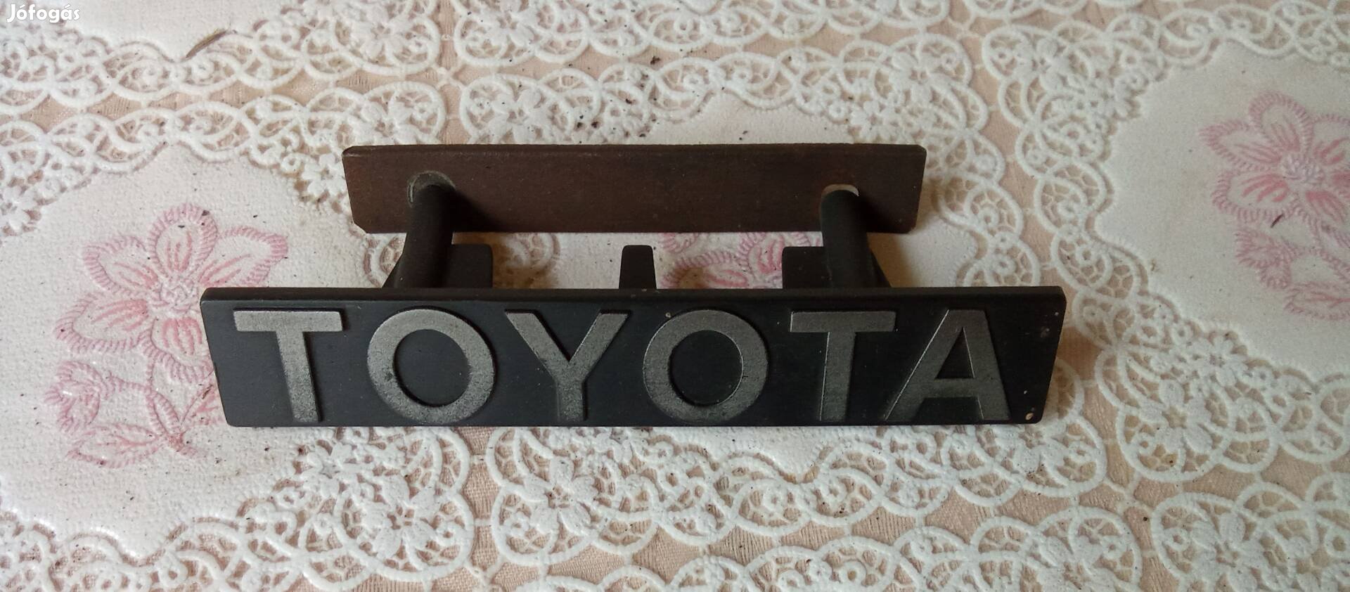 Toyota műanyag márkajelzés , embléma 
