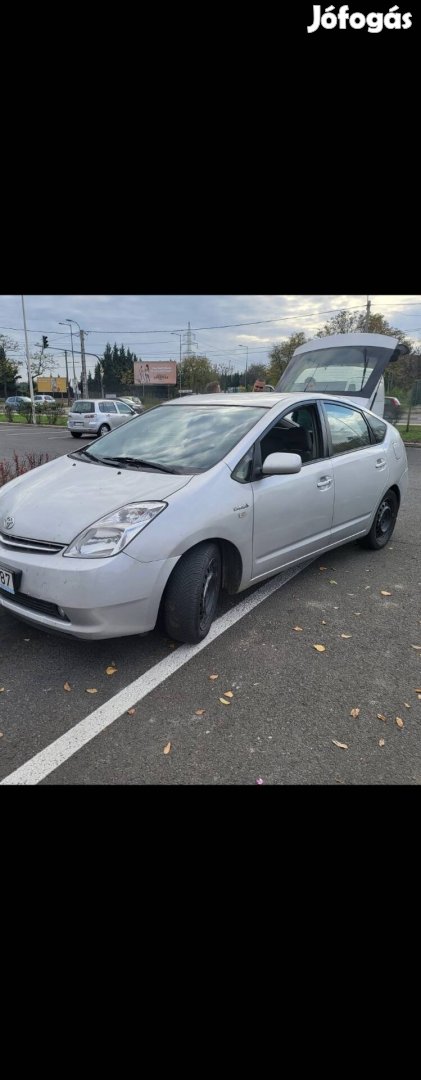 Toyota prius alkatrészek eladók 