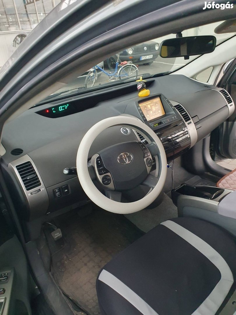 Toyota prius hybrid meglehetősen.