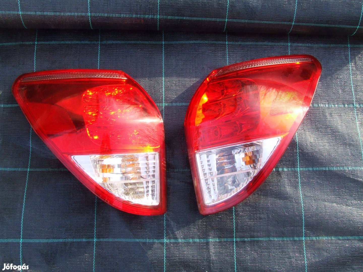 Toyota rav4 hátsó lámpa 2006 tól ár/db