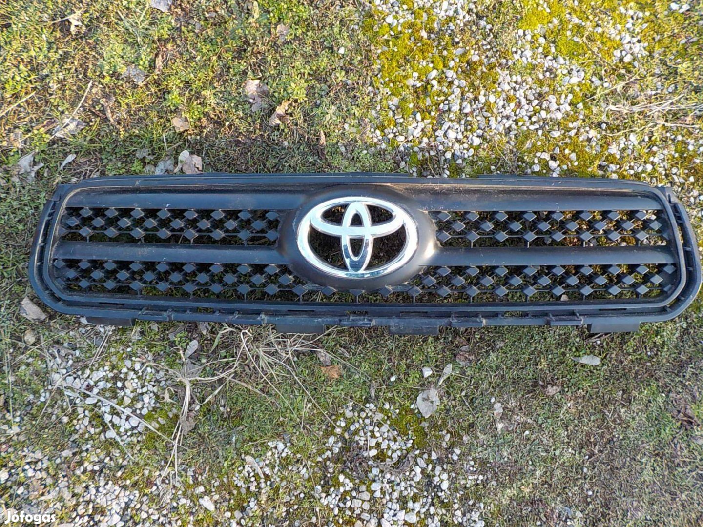 Toyota,régebbi modellére gyári diszrács Tapolcán eladó