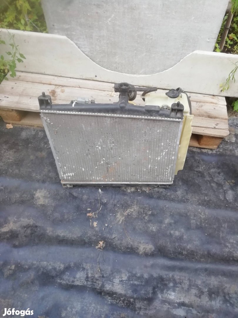 Toyota yaris 2004 vízhűtő. 
