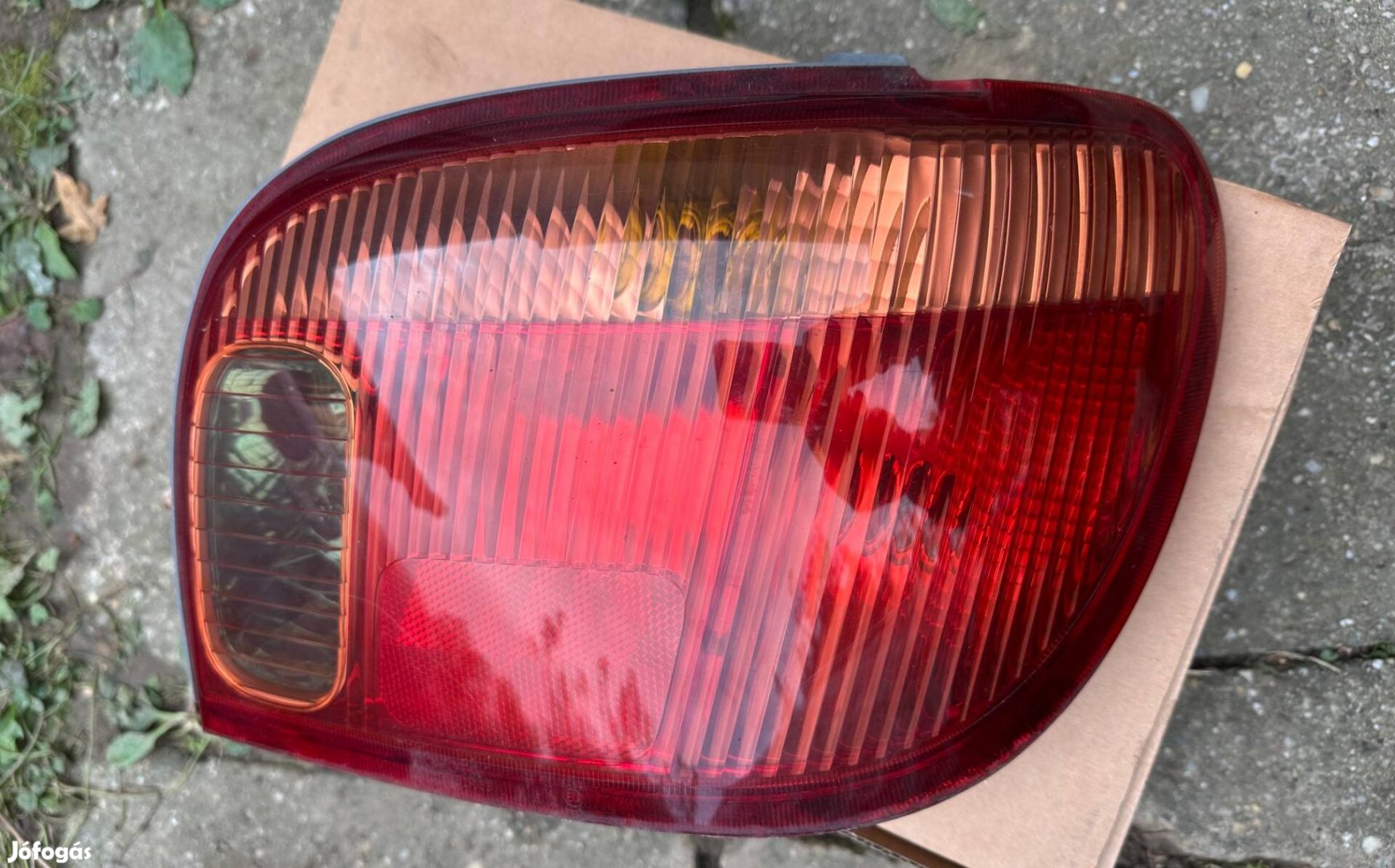 Toyota yaris hátsó lámpa