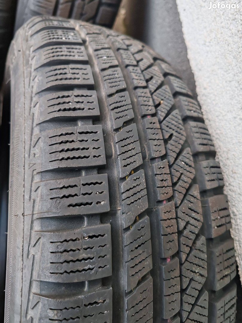 Toyota yaris lemezfelni téli gumival 15"